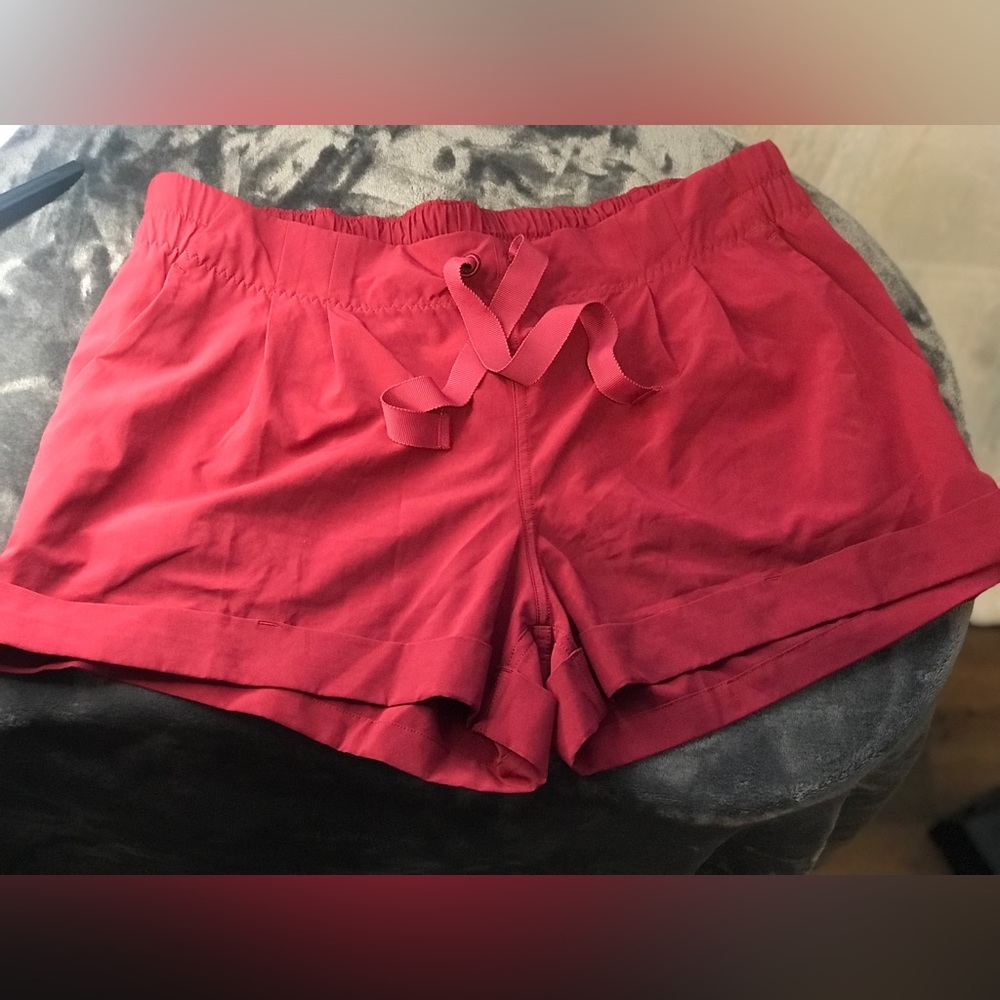 Lululemon Spring Break Away Short RED Size 12 / like new